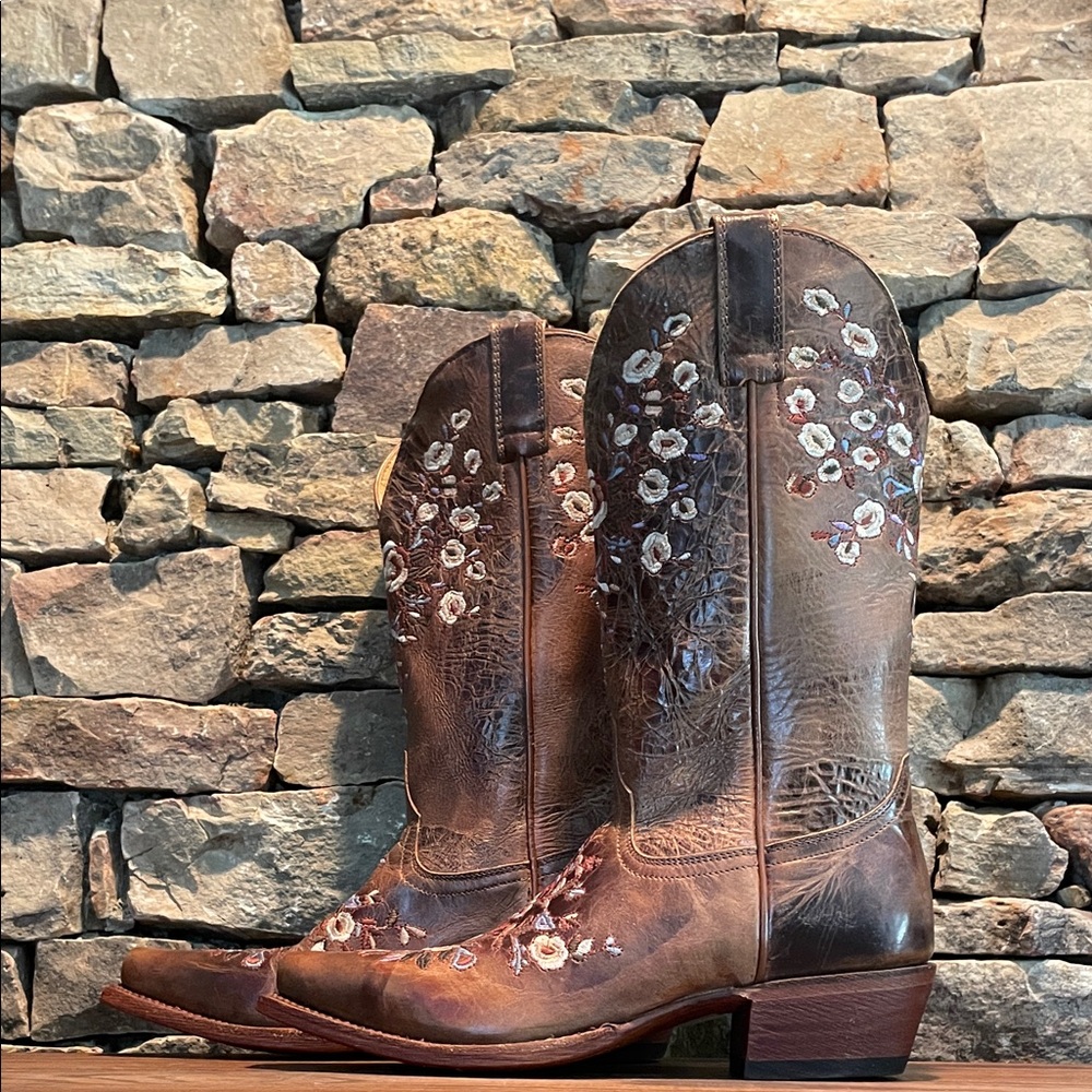 Shyanne Women’s Maisie Floral Embroidered Western Leather Boots - Picture 4 of 6